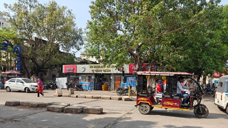 Raipur Jn Two-wheeler parking